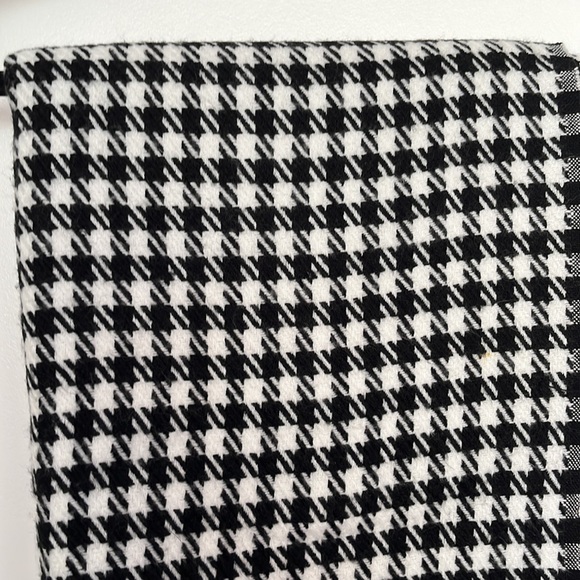 Oversized Houndstooth Wrap O/S - Picture 4 of 5
